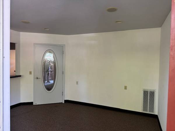 $1,100 / 957ft2 - Office- Medical / Dental (West Redding)63972382379267121