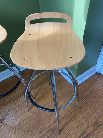 MODERN BAR STOOLS - $100 (MILWAUKEE)63471407055363121
