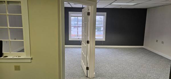 $995 / 622ft2 - Office at the Gallery- front unit (new london)63932057902211123