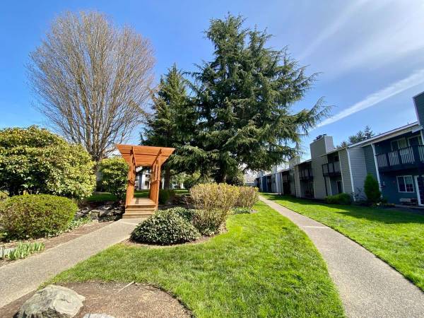 $2,080 / 2br - 1026ft2 - Spacious, Open Floor Plans, Garages & Covered Parking, Major Upgrades (Puyallup)63688369765891121