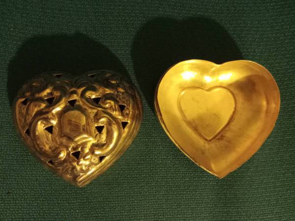 Vintage Silver plated Brass Heart shaped box sachet container 1