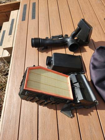 JEEP Deluxe T-Tops Case.Stock Airbox and Filter for 2021 Jeep+other yr - $50 (East Wenatchee)63441524266627121