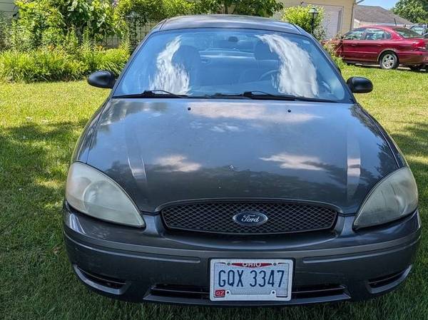 2004 Ford Taurus 1