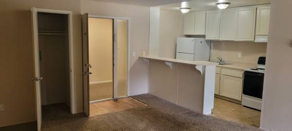 $1,800 / 600ft2 - *Spacious Studio Apartment* Low Deposit~Almost the size of a 1b (Chula Vista)63998603865986123