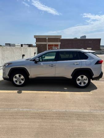 2020 Toyota RAV4 XLE 34 mil millas/AWD/Portón eléctrico/Techo solar - $26,000 (Sioux City Northside)63437469911297121