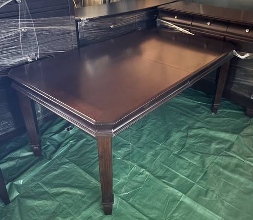 Dining Room Set, Elegant and Sophisticated, Like New 1