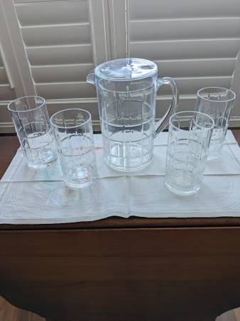 Plastic Pitcher and 4 Matching Tumblers 1