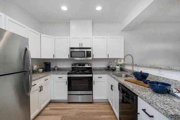 $1,780 / 628ft2 - Woof! Bark! Meow! Pets Allowed Here! Check us out! (Silverdale)63852578301569123