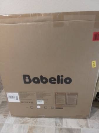Babelio baby gate with cat door 1