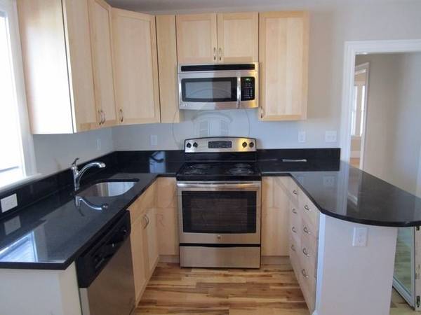 $900 / 6 habitaciones - Habitaciones disponibles cerca de Tufts en Medford disponibles desde el 1 de septiembre (Medford, Tufts, I-93, Fletcher)63839294218371120