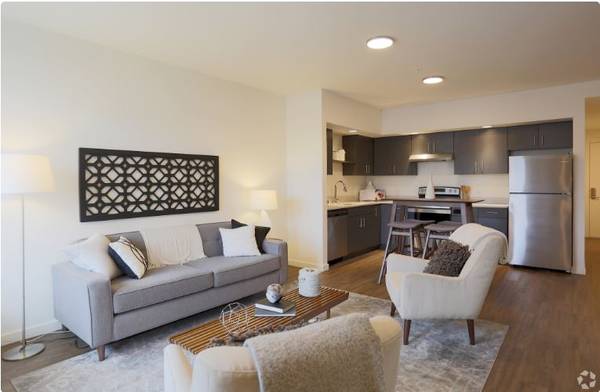 $2,060 / 1br - 874ft2 - ¿Trabajar desde casa? ¡Ven a vivir en un departamento de 1 habitación y despacho aquí en Green Leaf Uptown! (Vancouver)63831396894723120