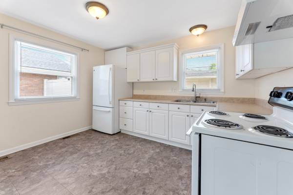 $1,745 / 3br - Riverview- Beautiful 3 Bedroom 1 Bath Home Available Now! (Riverview)63937875674243122