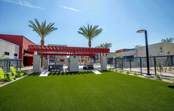 $1,438 / 2br - 907ft2 - Lots of space! 907 sqft, 2 bed, washer/dryer in unit, near everything (Phoenix - Mountain Vistas Community Park)63623875290625121