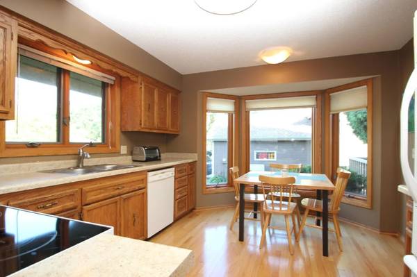 $912.00 / 1br - Prestige Nest | Stylish Room in a Beautiful 3BR Burnsville House64003958678145123