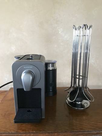 Coffee maker and pod carousel 1