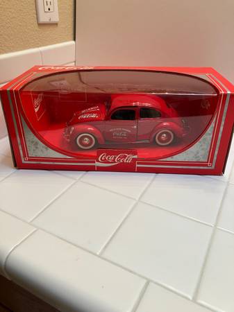 Coca-Cola 1966 Red Volkswagen Beetle Die Cast Car 1/18 1