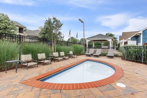 3BD 2BA, On-call Maintenance, Breakfast Bar 1