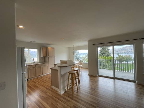 $1,875 / 2br - 1132ft2 - Overlake Condominiums Top Floor Unfurnished Rental (Chelan)63808971371779123