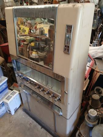 Vintage Vending Machine 1