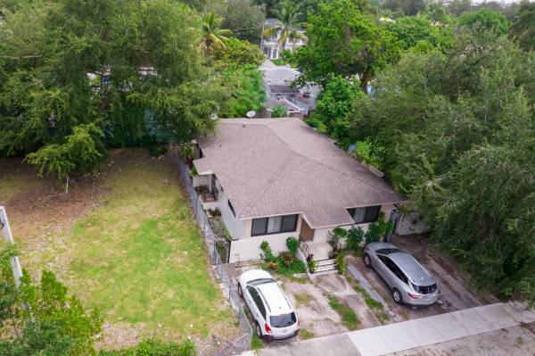 $675,000 / 4br - 1719ft2 - FOR SALE: DUPLEX (2 beds/1 bath each) in LITTLE HAITI (Miami)64049278231043120