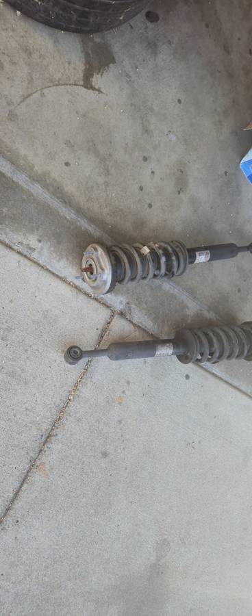 Maserati Ghibli 2017 Front Left Strut assembly P/N 6700088960