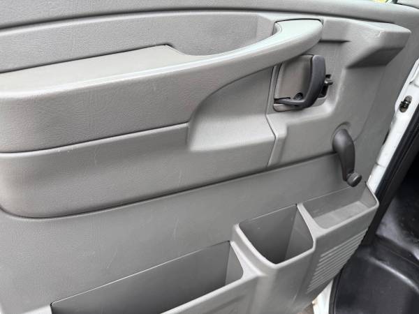 2011 Chevrolet Express 2500 - Photo 13