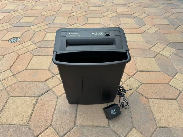 Fellowes Powershred 8-Sheet Shredder 1