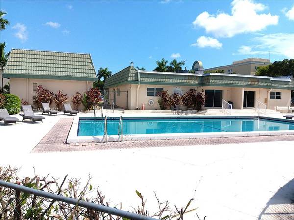 $1,695 / 1br - 1 bed 943 soft Stirling rd/56th ave (Emerald hills area of hollywood)64002013709697120