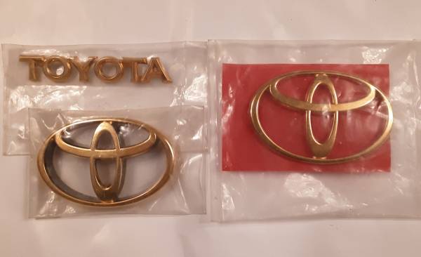 TOYOTA Camry 24K Gold-Plated Grill and Trunk Emblems NEW Never Used 1