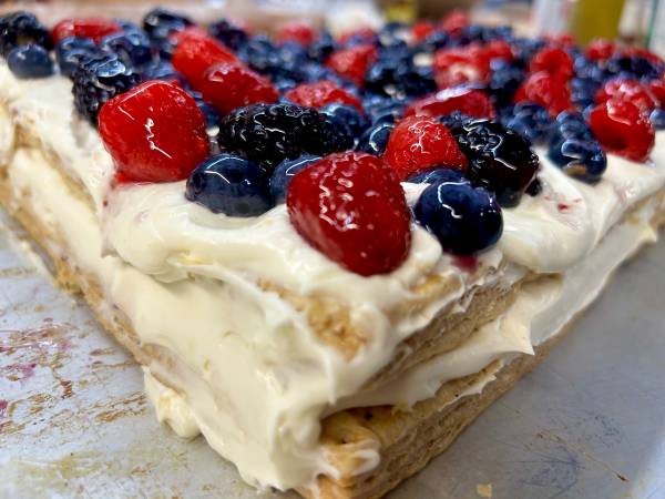 COUNTER HELP & BAKERS WANTED! 1