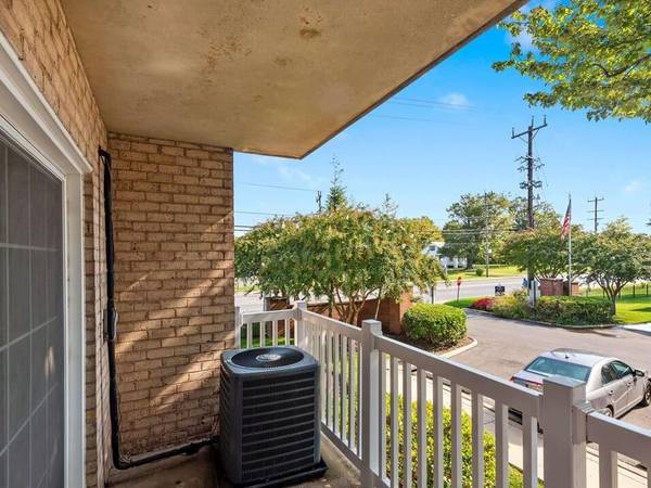 2/BD 1/BA, Laundry Facilities, Air Conditioner 1