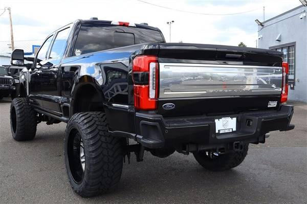 2024 Ford F-250 Platinum Truck - Photo 2