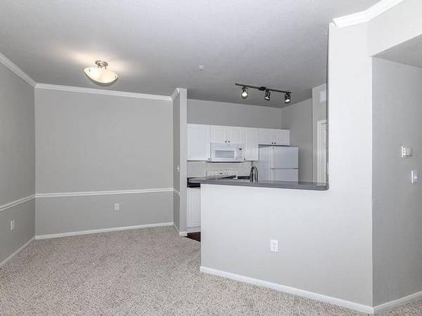 $1,412 / 2br - 1095ft2 - Patios traseros privados, visita hoy, parque para perros, lavadora/secadora de tamaño completo63796327403137120