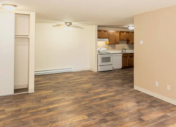 $1,345 / 1br - $500 OFF! Peaceful 1 Bed | New Cabinets & Counters - Assigned Parking (Tigard)63956924462211121