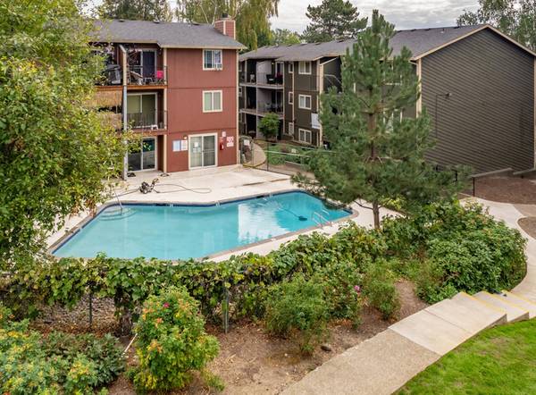 $1,150 GET 1 MONTH OFF NOW! | Walkable Studio Apt + Take TriMet's Light Rail (North Clackamas)63999452655235122