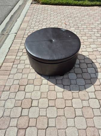 Storage Ottoman. Brown. Decorator style. 1