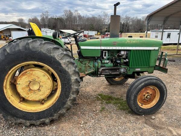 JOHN DEERE 830 1