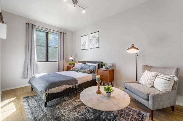 $3,346 / 2br - In Berkeley, 2 BD, Package Receiving (berkeley)63657863733635123