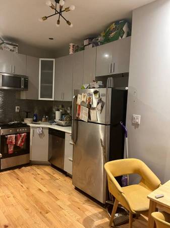 $550 / 1br - Large Room in Greenpoint – $550/Month, Move-in 10/1 (Brooklyn)63827342613891122