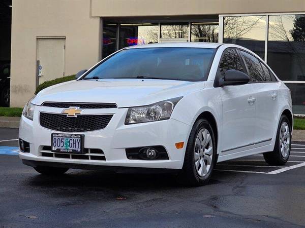 2013 Chevrolet Chevy Cruze 4-Door 4-cyl 1.8L 2-OWNER Fresh Local Trade-In 1
