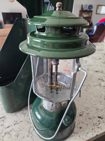 Coleman 220F Lantern w/ Guillotine Metal Case 1965 - sporting
