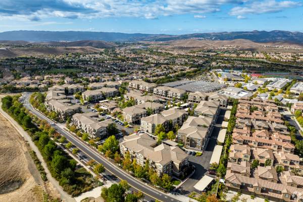 Top Floor 2BR w/ Amazing View – Quiet & Sunny! 1