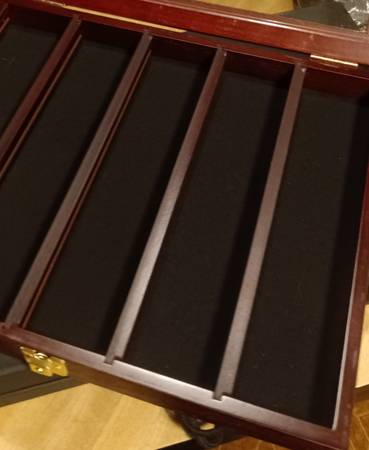 #985... Exhibidor con tapa tipo shadow box - $39 (Bothell)63471235864961122