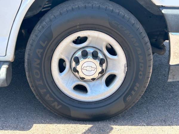2019 Chevrolet Express Chevy LT - Photo 10