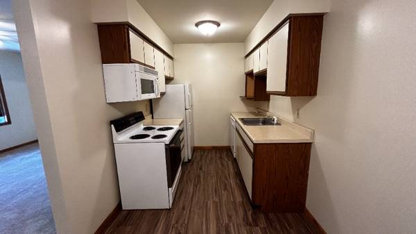 One Bedroom Apartment (Second Floor) in Rotterdam Available 08/01/2026 1