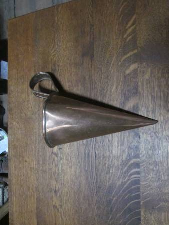 very weird Vintage to Antique Solid Copper Pouring Measure 1