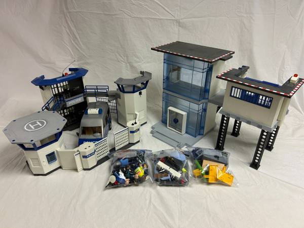 2 playmobil City Action Police Stations 1