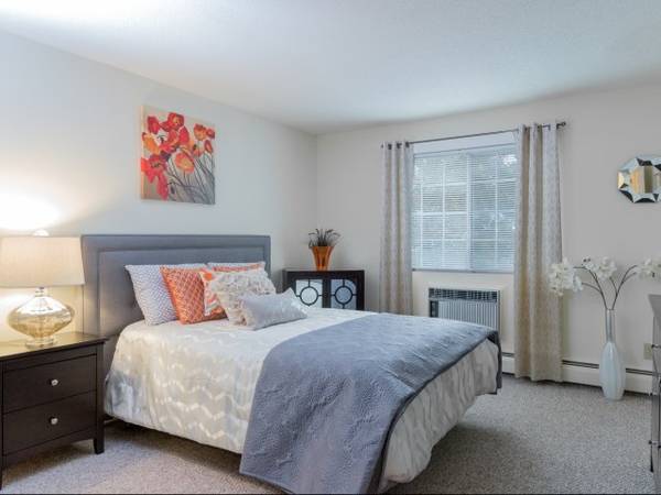 $1,965 / 1br - 0750ft2 - $1000 Off 1st Months Rent | Greenview Village (Manchester, NH)63931653317762120