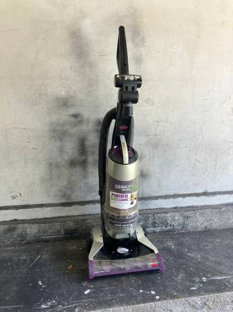 Bissell Vacuum (11-6) 1