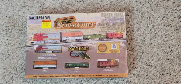 Bachmann Super Chief N-Scale Train Set 1